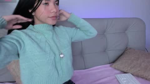 Snapshot of sweett_petite chatting on January 18, 2025, 4:42 pm online show from January 18, 2025, 4:42 pm