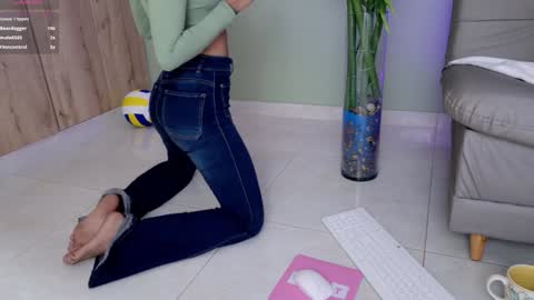 Snapshot of sweett_petite chatting on January 26, 2025, 8:02 pm online show from January 26, 2025, 8:02 pm
