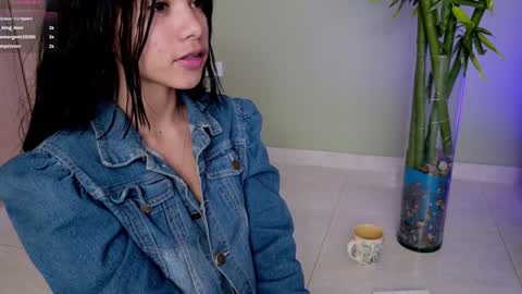 Snapshot of sweett_petite chatting on January 30, 2025, 10:51 pm online show from January 30, 2025, 10:51 pm
