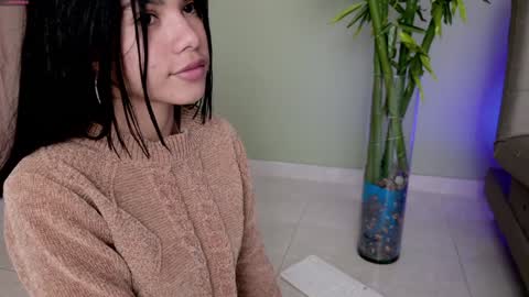 Snapshot of sweett_petite chatting on February 1, 2025, 8:05 pm online show from February 1, 2025, 8:05 pm