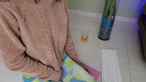 Snapshot of sweett_petite chatting on February 1, 2025, 11:06 pm online show from February 1, 2025, 11:06 pm