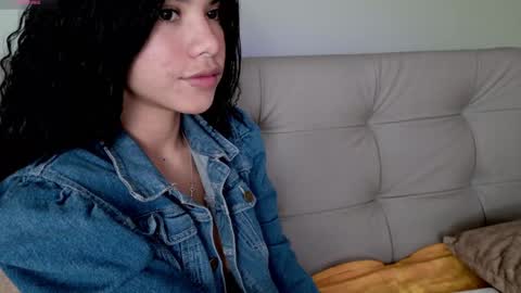 Snapshot of sweett_petite chatting on February 6, 2025, 4:25 pm online show from February 6, 2025, 4:25 pm