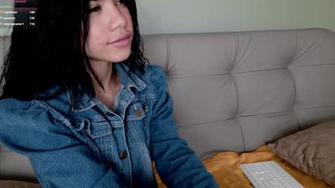 Snapshot of sweett_petite chatting on February 6, 2025, 8:13 pm online show from February 6, 2025, 8:13 pm