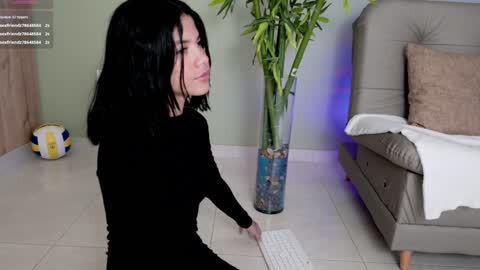 Snapshot of sweett_petite chatting on February 8, 2025, 8:10 pm online show from February 8, 2025, 8:10 pm