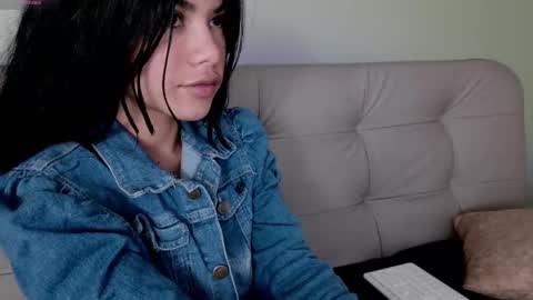 Snapshot of sweett_petite chatting on February 16, 2025, 4:32 pm online show from February 16, 2025, 4:32 pm