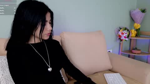 Snapshot of sweett_petite chatting on March 4, 2025, 5:03 pm online show from March 4, 2025, 5:03 pm