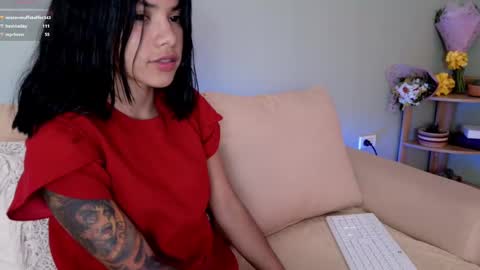 Snapshot of sweett_petite chatting on March 7, 2025, 8:00 pm online show from March 7, 2025, 8:00 pm
