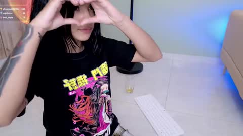 Snapshot of sweett_petite chatting on March 7, 2025, 11:05 pm online show from March 7, 2025, 11:05 pm