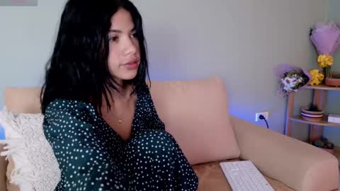 Snapshot of sweett_petite chatting on March 8, 2025, 4:50 pm online show from March 8, 2025, 4:50 pm