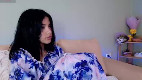 Snapshot of sweett_petite chatting on March 10, 2025, 5:07 pm online show from March 10, 2025, 5:07 pm
