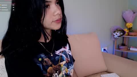 Snapshot of sweett_petite chatting on March 10, 2025, 8:12 pm online show from March 10, 2025, 8:12 pm