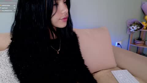Snapshot of sweett_petite chatting on March 11, 2025, 7:58 pm online show from March 11, 2025, 7:58 pm