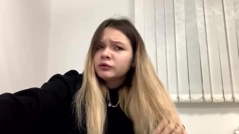 Snapshot of sweettchloe chatting on December 24, 2024, 3:27 am SweetTChloe online show from December 24, 2024, 3:27 am