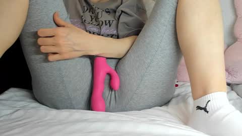 Snapshot of sweety_cum chatting on December 26, 2024, 10:52 pm Mia online show from December 26, 2024, 10:52 pm
