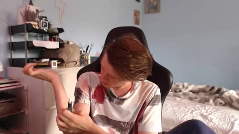 Snapshot of swetieecum chatting on April 16, 2026, 8:37 am Cat online show from April 16, 2026, 8:37 am