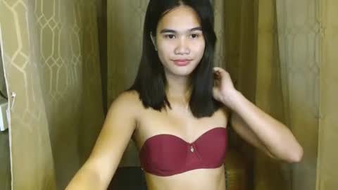 Snapshot of swettie_rhea chatting on December 20, 2025, 1:23 am Rhea online show from December 20, 2025, 1:23 am