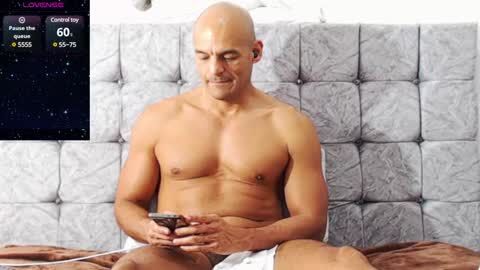 Snapshot of swimmer_summer chatting on December 17, 2024, 8:32 pm ------- Hi Im Willy follow me do not forget to put the thumb up online show from December 17, 2024, 8:32 pm