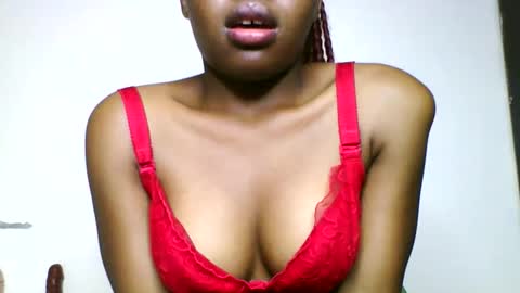 Snapshot of swit_candy chatting on May 6, 2026, 12:43 pm Candy online show from May 6, 2026, 12:43 pm