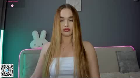 Ana online show from June 19, 2026, 1:54 am