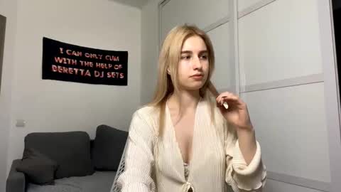 Snapshot of sydneyhackathorn chatting on January 14, 2026, 5:07 pm Mona online show from January 14, 2026, 5:07 pm