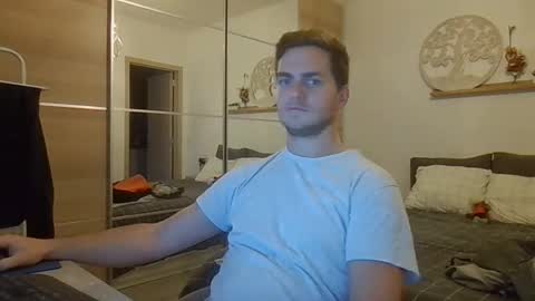 syl092 online show from November 3, 2025, 4:30 pm