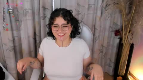 Snapshot of sylvara_bx chatting on June 1, 2026, 12:07 pm online show from June 1, 2026, 12:07 pm