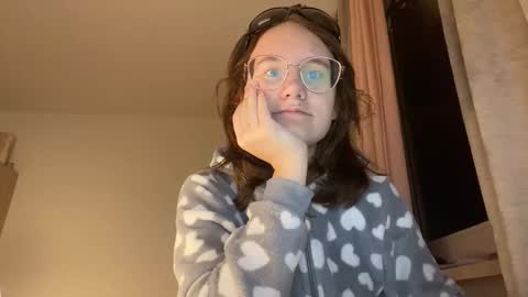 Snapshot of sylviagreen_ chatting on October 22, 2025, 5:02 pm Sylvia online show from October 22, 2025, 5:02 pm