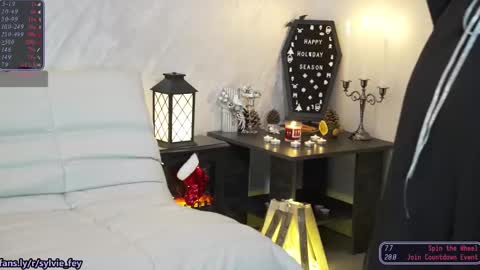 Sylvie online show from December 22, 2025, 2:41 am