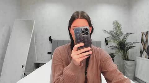 Snapshot of synop_sis chatting on February 16, 2026, 2:29 am Mila online show from February 16, 2026, 2:29 am