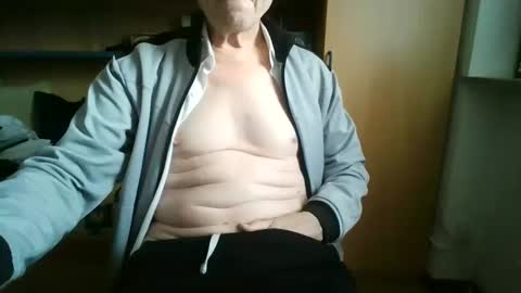 Snapshot of t5519t chatting on October 23, 2025, 3:44 pm t5519t online show from October 23, 2025, 3:44 pm