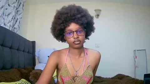 Snapshot of t_okyo chatting on December 6, 2024, 9:43 am TOKYO online show from December 6, 2024, 9:43 am