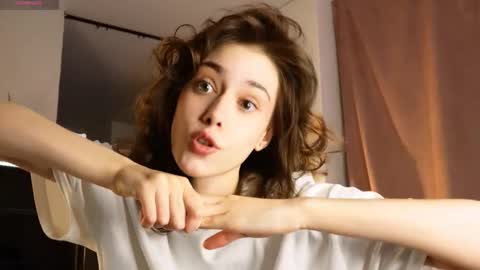 Snapshot of t_tragedienne chatting on November 15, 2025, 1:18 pm Heeey im Helena3 -- fav555100333 -- pvts only premium and after my public show 3 online show from November 15, 2025, 1:18 pm