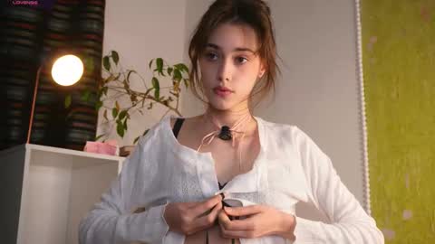 Snapshot of t_tragedienne chatting on November 22, 2025, 12:15 pm Heeey im Helena3 -- fav555100333 -- pvts only premium and after my public show 3 online show from November 22, 2025, 12:15 pm