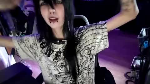 Lina online show from April 15, 2026, 3:08 pm