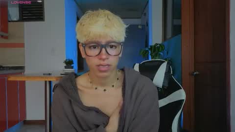 Snapshot of taichi_bluy chatting on February 16, 2026, 9:00 pm taichi online show from February 16, 2026, 9:00 pm