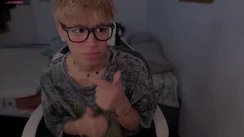 Snapshot of taichi_bluy chatting on March 4, 2026, 5:41 pm taichi online show from March 4, 2026, 5:41 pm