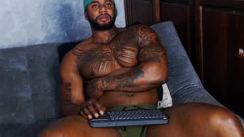 Snapshot of tairontucke chatting on January 9, 2025, 1:29 am Tairon Tucke online show from January 9, 2025, 1:29 am