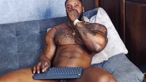 Snapshot of tairontucke chatting on February 3, 2025, 6:24 am Tairon Tucke online show from February 3, 2025, 6:24 am