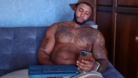 Snapshot of tairontucke chatting on February 9, 2025, 1:35 pm Tairon Tucke online show from February 9, 2025, 1:35 pm