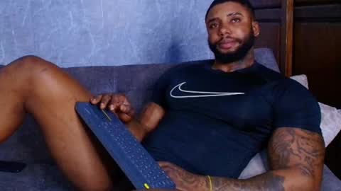 Snapshot of tairontucke chatting on February 26, 2025, 7:42 am Tairon Tucke online show from February 26, 2025, 7:42 am