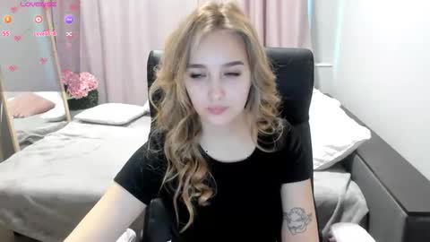 Snapshot of taisia_hot chatting on February 25, 2026, 9:08 am Taisia online show from February 25, 2026, 9:08 am