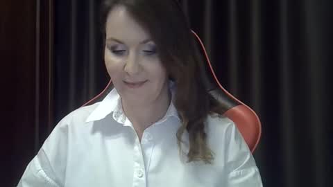 taisialucky77 online show from October 19, 2025, 5:02 pm