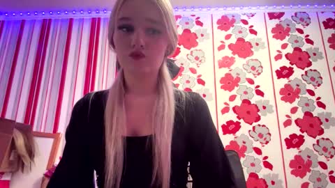 Snapshot of taitebinner chatting on February 15, 2026, 6:15 pm Mia online show from February 15, 2026, 6:15 pm