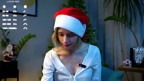 Snapshot of taitehambelton chatting on December 16, 2024, 1:31 am Mia online show from December 16, 2024, 1:31 am
