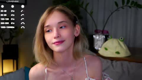 Snapshot of taitehambelton chatting on January 21, 2025, 9:13 am Mia online show from January 21, 2025, 9:13 am