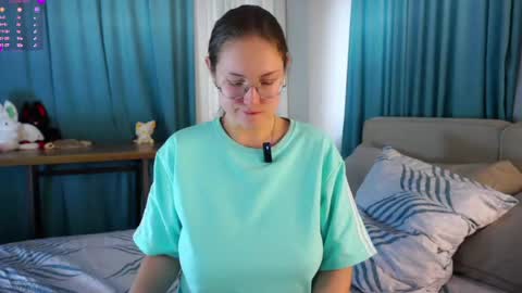 Molly online show from April 6, 2026, 4:46 am