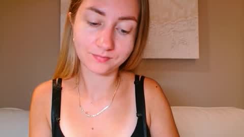  Kira  online show from October 22, 2025, 6:02 am