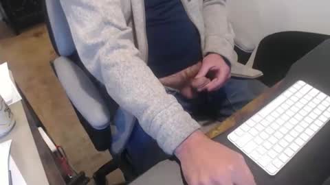 Snapshot of tallguy4unow chatting on February 2, 2026, 5:11 pm tallguy4unow online show from February 2, 2026, 5:11 pm