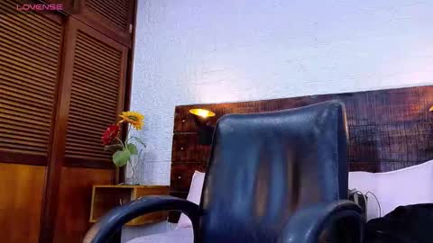    online show from November 30, 2025, 11:58 am