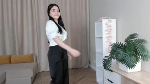 Snapshot of tamelakowald chatting on November 24, 2025, 4:29 pm my name is Tamela online show from November 24, 2025, 4:29 pm